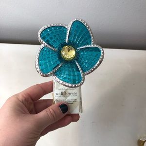 Wallflower Teal Flower Plug In Brand New